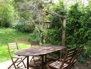 Table extérieur côté barbecue